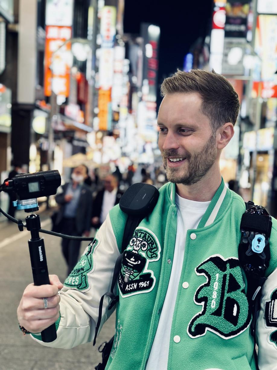 Twitch streamer Tazo holding his camera